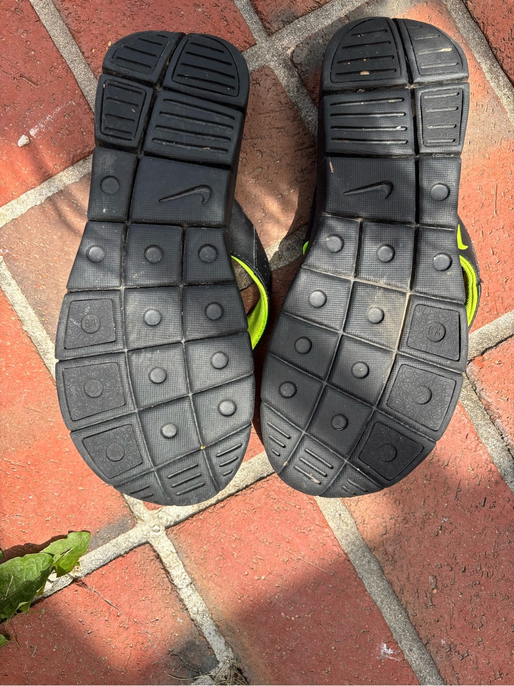 Nike Women’s Comfort Thong Flip Flops – Black/Blue/Volt – Size 8 - Picture 3 of 5